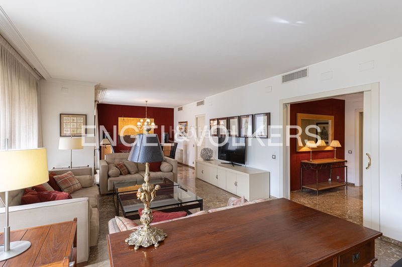 Foto 515f9ad3-7ba3-483f-b1c7-25daae0bd11c. Pis amb calefacció aparcament piscina a Pedralbes Barcelona