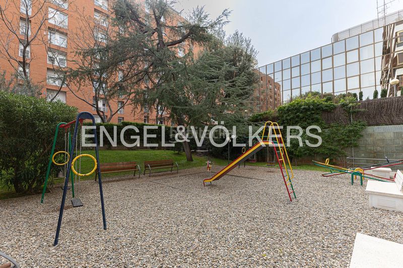 Foto 6ebf2808-ff28-4ed3-8b7c-e748865a53a0. Pis amb calefacció aparcament piscina a Pedralbes Barcelona