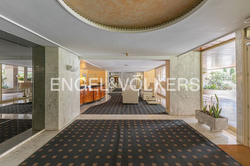 Foto 8ee94118-1ff5-415b-9f16-d684716bc3e0. Pis amb calefacció aparcament piscina a Pedralbes Barcelona