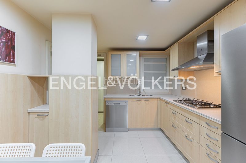 Foto 93e9cb66-14a7-4a97-a27b-9ef0d39f89a4. Pis amb calefacció aparcament piscina a Pedralbes Barcelona