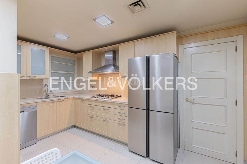 Foto 96b55d68-622a-46d6-9fdb-458d0c486afb. Pis amb calefacció aparcament piscina a Pedralbes Barcelona