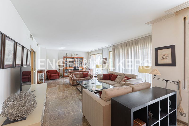 Foto aa2a2f5a-55bc-4739-b663-c8d35369ebe3. Pis amb calefacció aparcament piscina a Pedralbes Barcelona