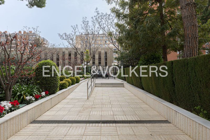 Foto b65ebf1a-2319-407b-87d6-deb0550f925c. Pis amb calefacció aparcament piscina a Pedralbes Barcelona