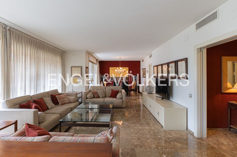 Foto c9b3d13d-fb24-4c3d-943b-15a9d72a7c10. Pis amb calefacció aparcament piscina a Pedralbes Barcelona