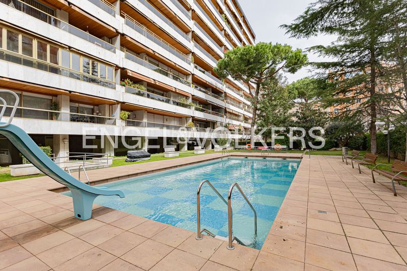 Foto cefd1146-2631-4036-90ac-a0e66cace698. Pis amb calefacció aparcament piscina a Pedralbes Barcelona