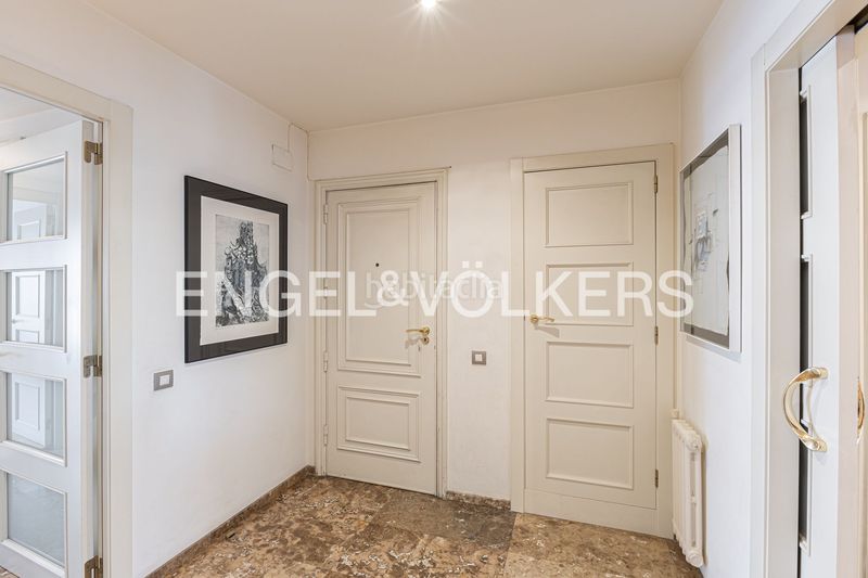 Foto e640c9c1-a4f0-45c0-bc15-b78798cabd3a. Pis amb calefacció aparcament piscina a Pedralbes Barcelona