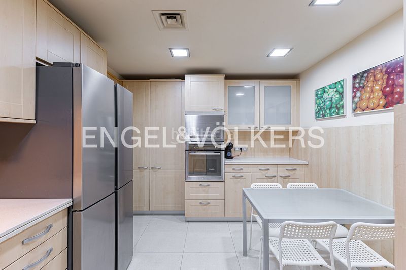 Foto e7e46a63-7e4b-4eff-bd6d-ed7a193063bb. Pis amb calefacció aparcament piscina a Pedralbes Barcelona