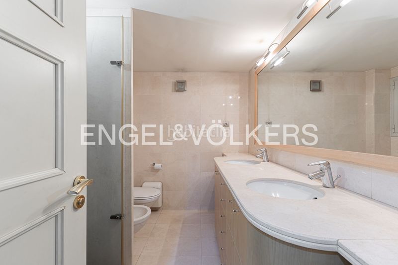 Foto ec1bb510-8375-4236-8aa9-adec6981b2c0. Pis amb calefacció aparcament piscina a Pedralbes Barcelona