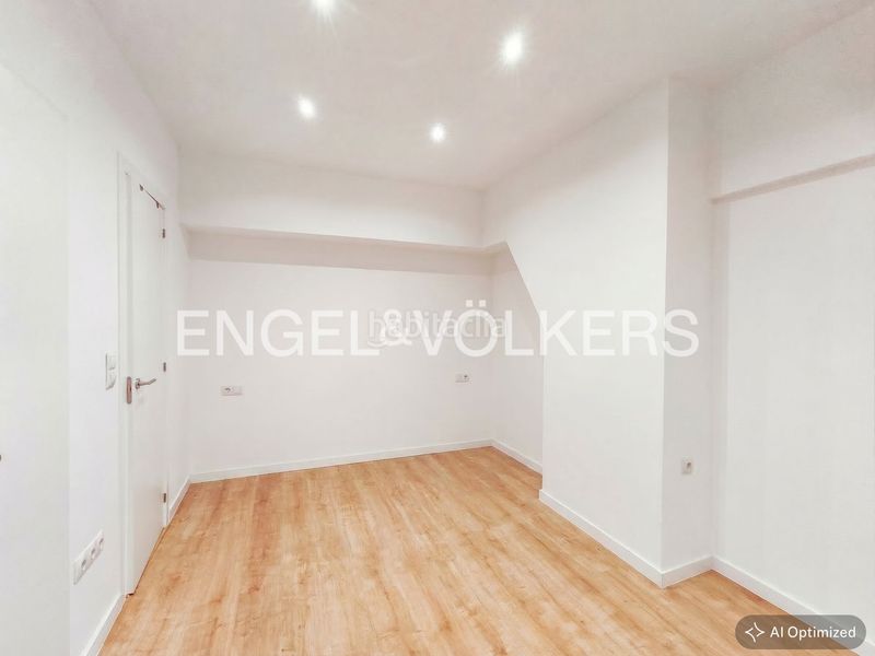 Foto 7b269e16-cec5-48f7-9149-1a42d6252ee3. Pis amb calefacció a Putget - Farró Barcelona