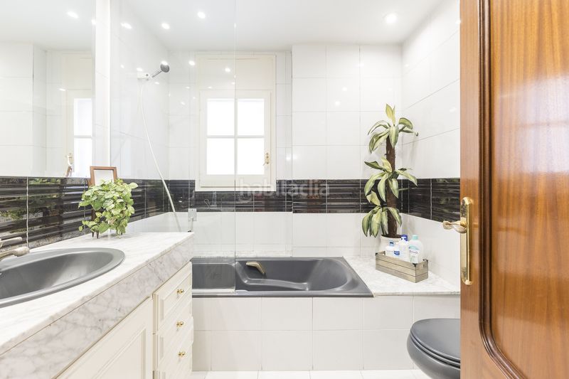 Foto 053ef58e-08c3-4fc8-b2b8-774cae0a66de. Pis amb calefacció aparcament piscina a La Font d´en Fargues Barcelona