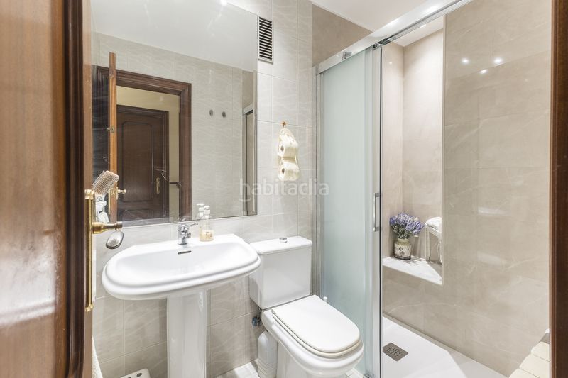 Foto 129081a3-98b7-4397-9898-bd9a3268ab37. Pis amb calefacció aparcament piscina a La Font d´en Fargues Barcelona