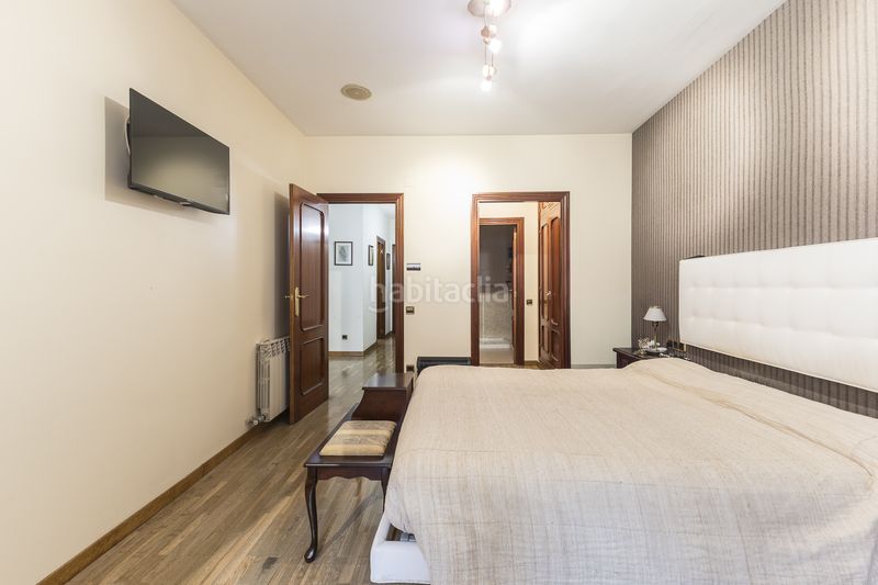 Foto 27cba961-6ff3-4d3e-bcdf-3d97ad6547f3. Pis amb calefacció aparcament piscina a La Font d´en Fargues Barcelona