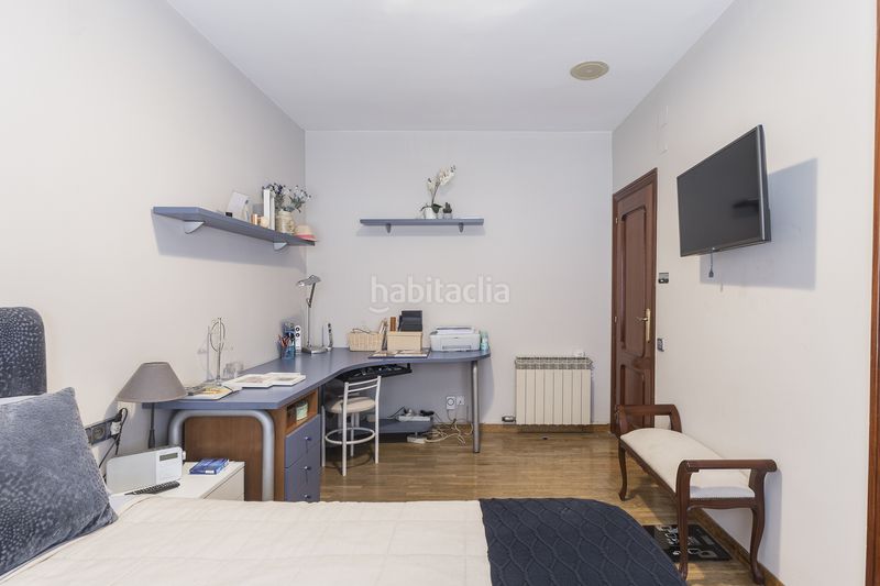 Foto 2bd6b580-97dd-41b5-8f76-8b76b9a3f6b5. Pis amb calefacció aparcament piscina a La Font d´en Fargues Barcelona