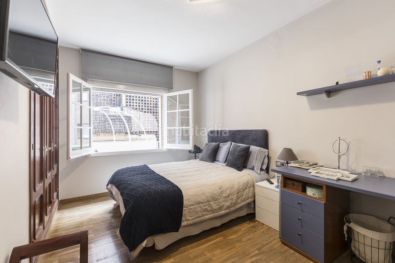 Foto 4e091605-dc1b-400f-b443-ae0b53cde4ea. Pis amb calefacció aparcament piscina a La Font d´en Fargues Barcelona