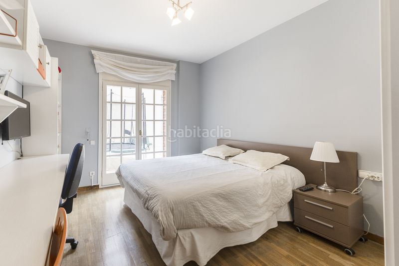 Foto 745411af-7d98-48fe-96c0-7d4fbbfd7e30. Pis amb calefacció aparcament piscina a La Font d´en Fargues Barcelona