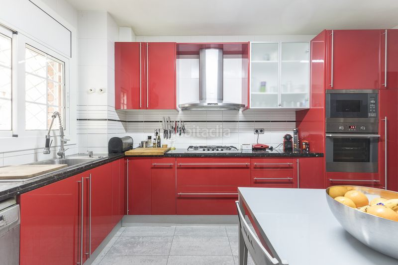 Foto 77de570b-5de3-4227-b409-00de245b7eea. Pis amb calefacció aparcament piscina a La Font d´en Fargues Barcelona