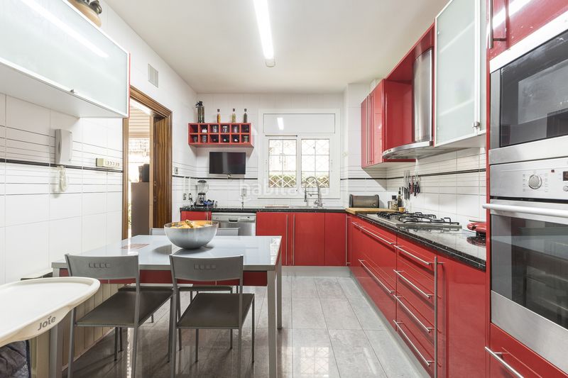 Foto 79d36ca9-a34b-4b66-b6d4-f5db66feb8e9. Pis amb calefacció aparcament piscina a La Font d´en Fargues Barcelona