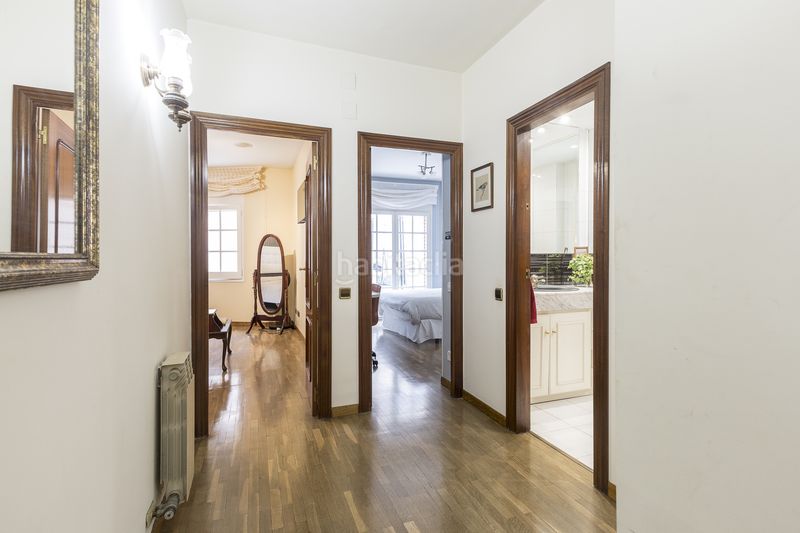 Foto a14cfbb4-ccd1-41b2-a83e-5a0cf622d6c0. Pis amb calefacció aparcament piscina a La Font d´en Fargues Barcelona