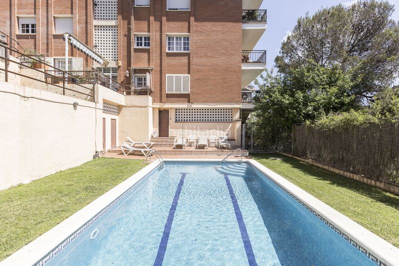 Foto d32475b5-736d-498c-9d0c-39ff10153de6. Pis amb calefacció aparcament piscina a La Font d´en Fargues Barcelona