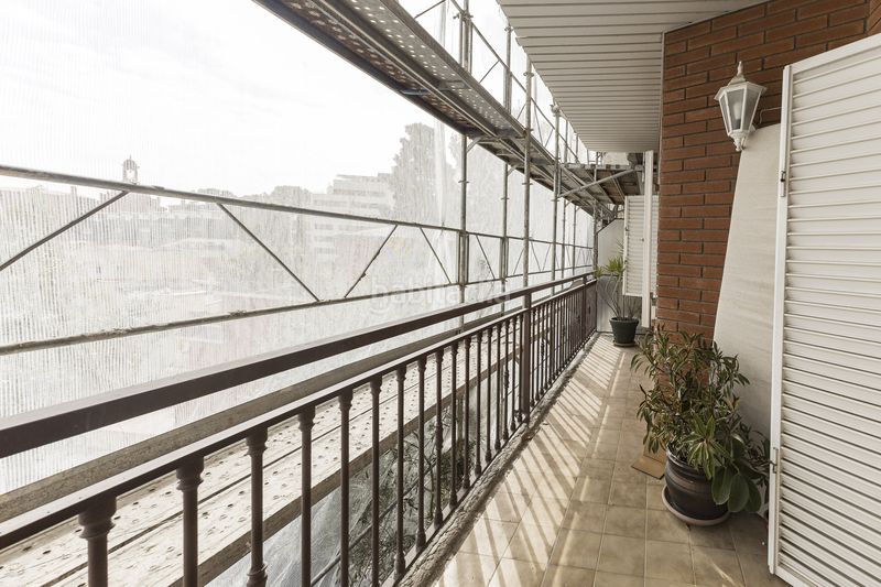 Foto d56d7a52-1f5e-4daf-b613-00e3697994f1. Pis amb calefacció aparcament piscina a La Font d´en Fargues Barcelona