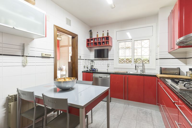 Foto e3d35e0c-54dc-4e1d-92a8-51d95a1ad2c0. Pis amb calefacció aparcament piscina a La Font d´en Fargues Barcelona