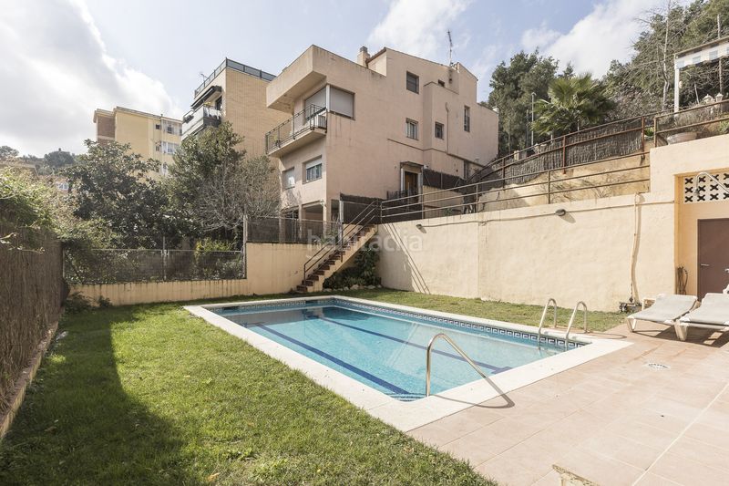 Foto e8d9c257-2830-41c1-abdc-51bfa7f34c40. Pis amb calefacció aparcament piscina a La Font d´en Fargues Barcelona