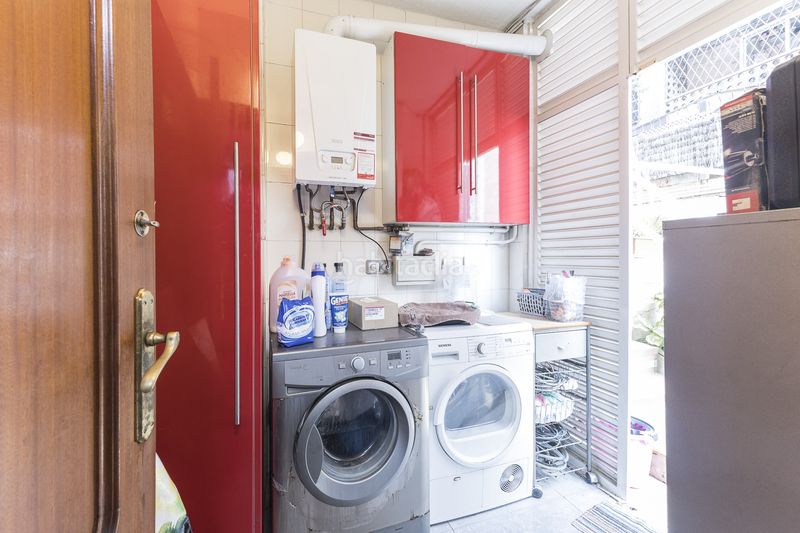 Foto ef732567-0c67-40b4-8153-f497da4b698c. Pis amb calefacció aparcament piscina a La Font d´en Fargues Barcelona