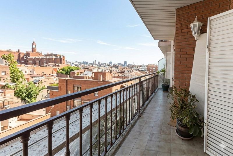 Foto f7fed3f7-645c-483f-9244-d925c2805025. Pis amb calefacció aparcament piscina a La Font d´en Fargues Barcelona