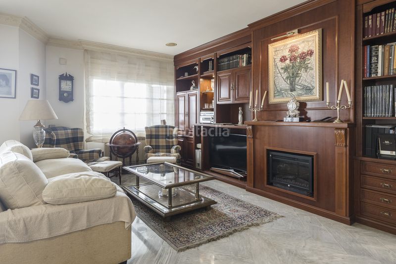 Foto f997ba8b-2d86-42f9-a533-6350b9137a1a. Pis amb calefacció aparcament piscina a La Font d´en Fargues Barcelona