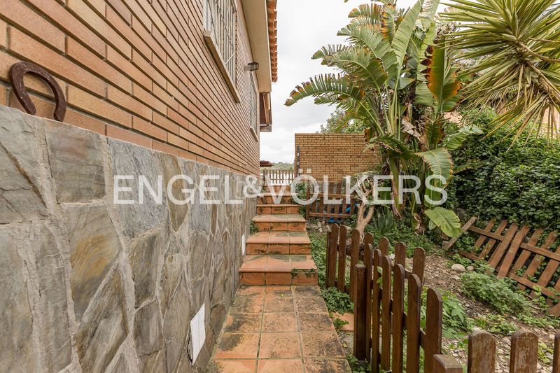 Foto db0699ed-d9b2-46ec-a310-644cb72e22a2. Casa adossada amb calefacció aparcament piscina a Cubelles