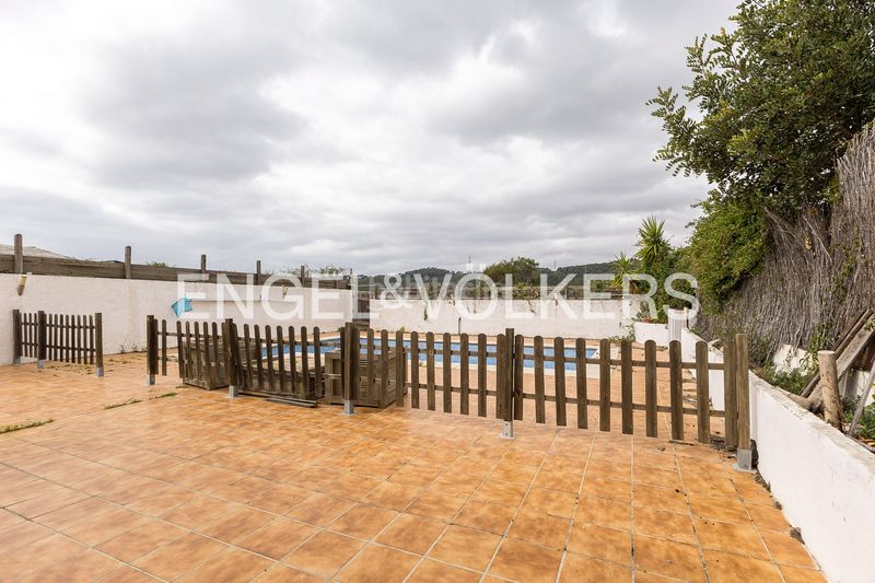 Foto de54ea00-74a5-430c-859a-029e869e7e8e. Casa adossada amb calefacció aparcament piscina a Cubelles