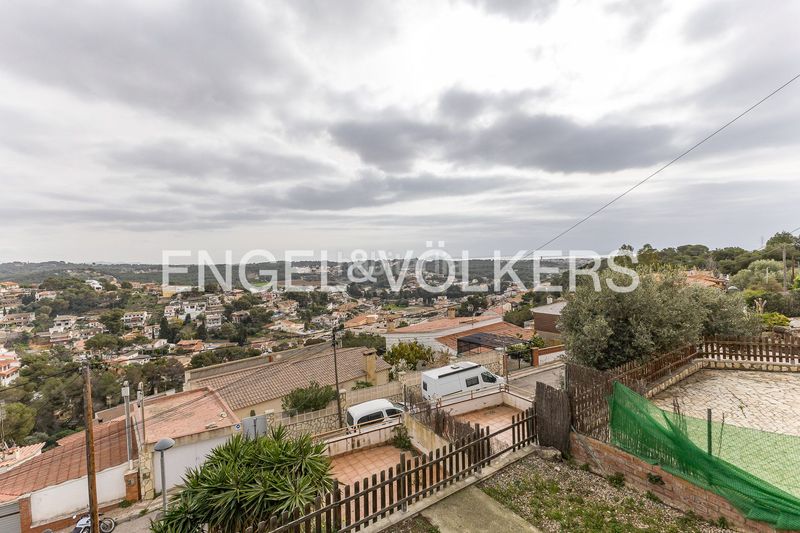 Foto e6c5bf77-fdcd-4d08-8132-1a3f84d423a9. Casa adossada amb calefacció aparcament piscina a Cubelles