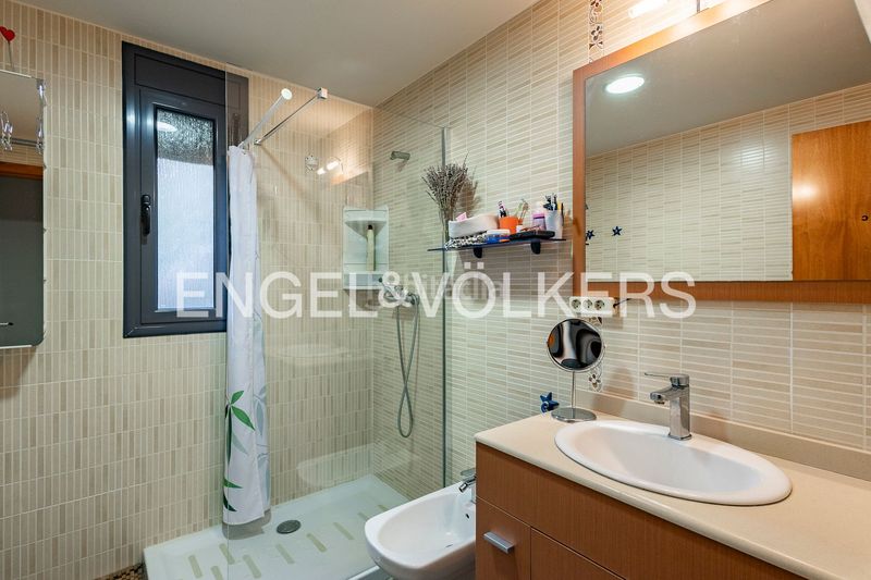 Foto 2674ff1a-6037-4d00-8c86-d53e55a0f3a6. Casa amb calefacció aparcament a Torrelles de Llobregat