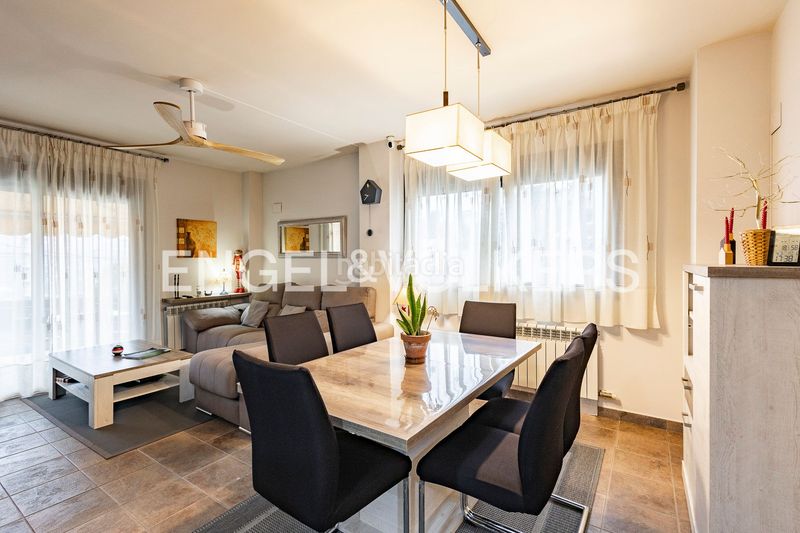 Foto 40068c7f-22e3-4a85-b361-f08b9bd67c89. Casa amb calefacció aparcament a Torrelles de Llobregat