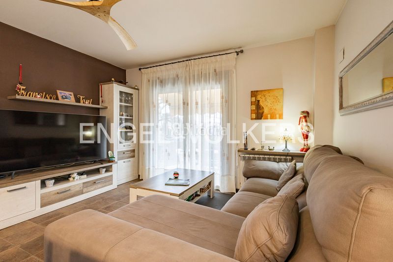 Foto 4a9983f3-336c-4548-aa39-8905d9cfd145. Casa amb calefacció aparcament a Torrelles de Llobregat