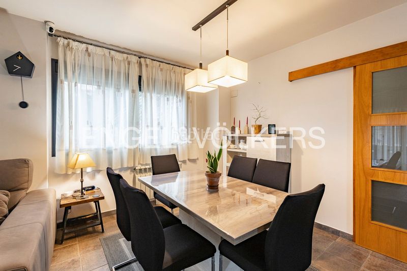 Foto ea4deced-7d72-48dd-ac76-49f532284d16. Casa amb calefacció aparcament a Torrelles de Llobregat