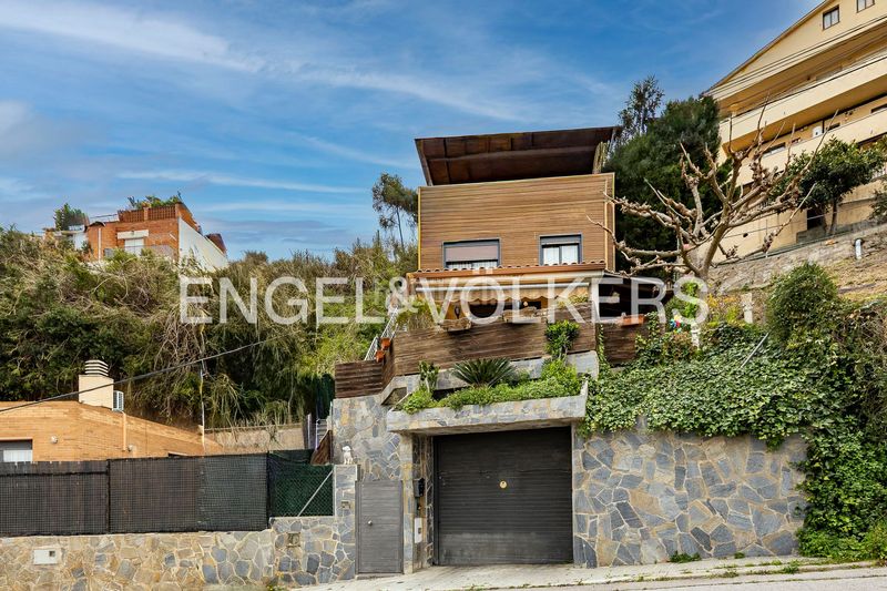 Foto f40bee52-1a8f-4d70-b845-2b7cbecd99c4. Casa amb calefacció aparcament a Torrelles de Llobregat