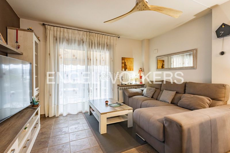 Foto f8987fec-5d25-4f72-816f-170844e53fe6. Casa amb calefacció aparcament a Torrelles de Llobregat