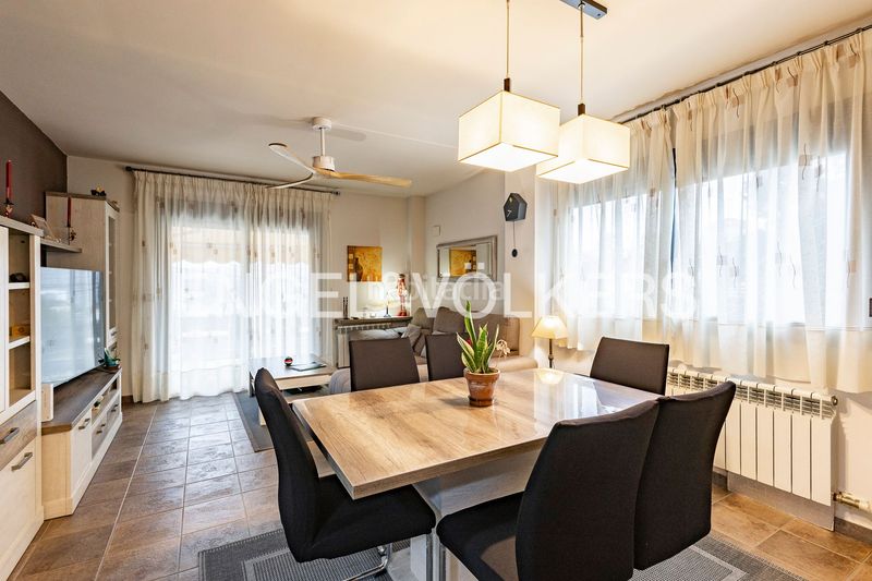 Foto f941705b-326a-4bda-8f51-55fee0bc5828. Casa amb calefacció aparcament a Torrelles de Llobregat