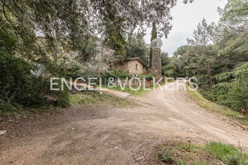 Foto b4e46426-8d09-4ea3-adcf-83c3070a3645. Masia amb calefacció aparcament piscina a Aiguafreda