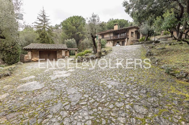 Foto e52ffba6-9384-453e-9e88-7691921879e6. Masia amb calefacció aparcament piscina a Aiguafreda
