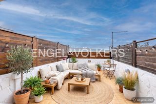 Casa a Carmel. Casa con muchas posibilidades en el carmelo, hortaguinardo.