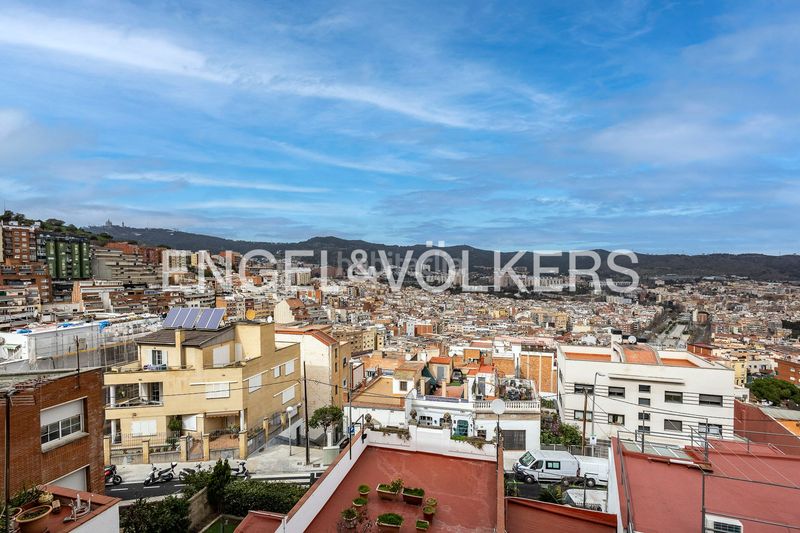 Foto 68fbd3d0-3617-49bf-8785-fb5d89af92f7. Casa amb calefacció a Carmel Barcelona