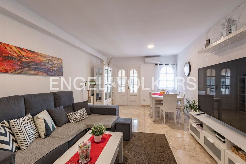 Foto 7e6aeaf8-c9ce-4074-9b18-a171915aa8e3. Casa amb calefacció a Carmel Barcelona