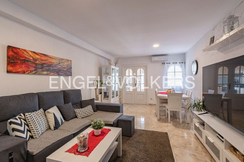 Foto ab6f2cbb-3b25-4a2c-8a29-fc423ed9caa6. Casa amb calefacció a Carmel Barcelona