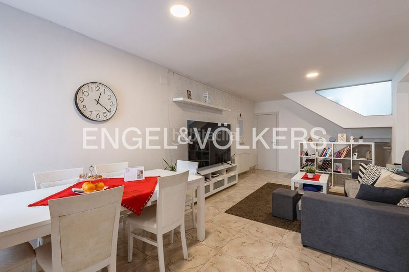 Foto ac03a7e2-f4f6-433c-8eef-1d02aa0912f9. Casa amb calefacció a Carmel Barcelona