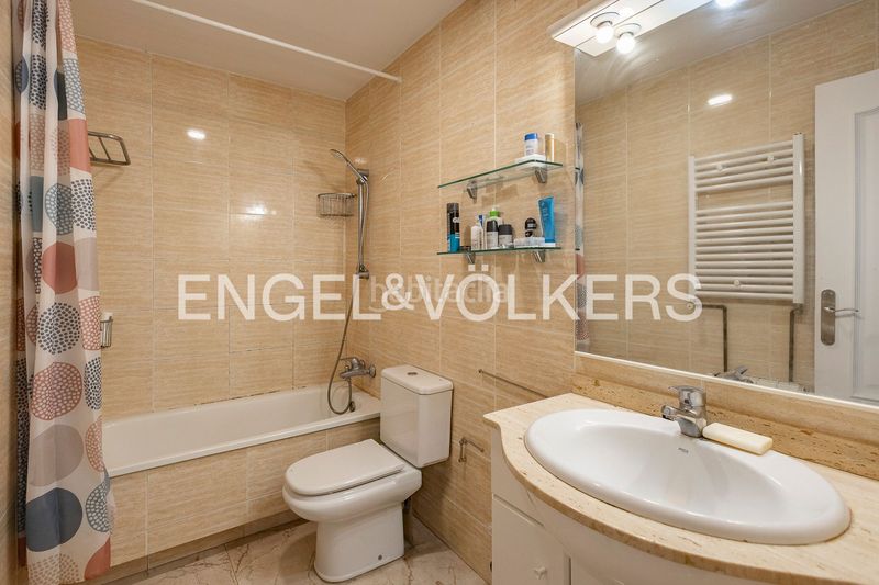 Foto b09518d6-7282-4aa2-a51c-391f5a5e335d. Casa amb calefacció a Carmel Barcelona