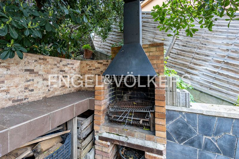 Foto f4aaded9-434d-41a3-bc7e-046579438878. Casa amb calefacció aparcament piscina a Cervelló