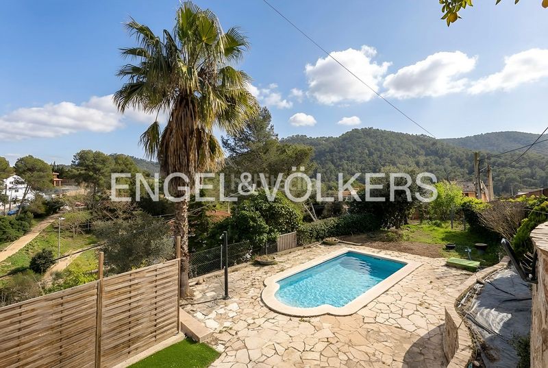 Foto f9172899-d60d-4ed2-b6da-0edbcc586f3f. Casa amb calefacció aparcament piscina a Cervelló