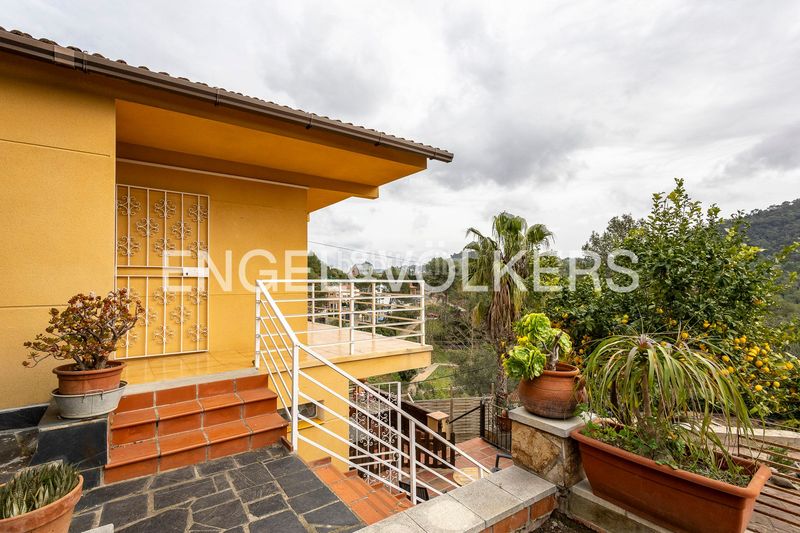 Foto fa8fd52e-2456-4f1c-b011-e8b40555c0ef. Casa amb calefacció aparcament piscina a Cervelló